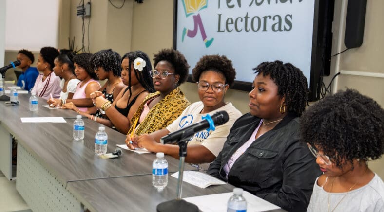 Evento Voces que leen, celebrado en Loíza.